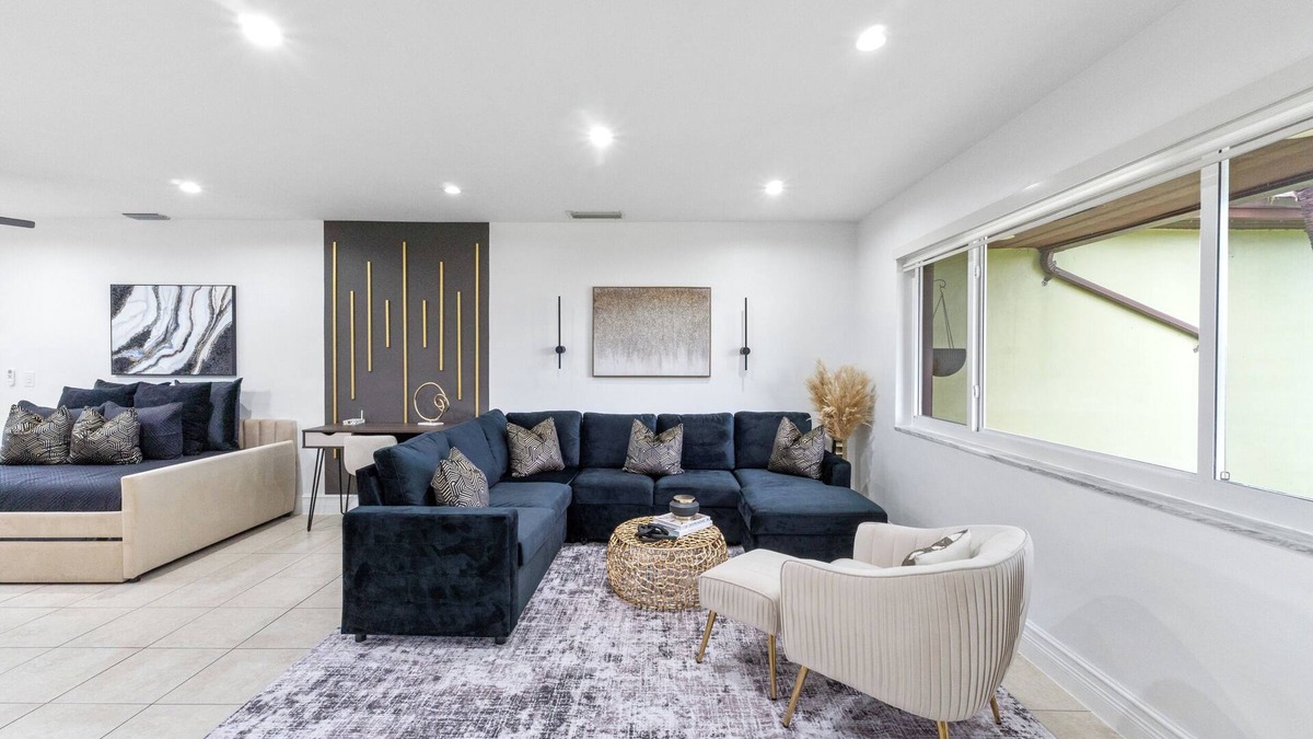 Hollywood Condo | Family Vibes at Pines