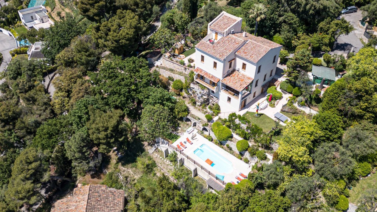 Gairaut Villa | Family villa in Nice – Stunning view, pool and outdoor games