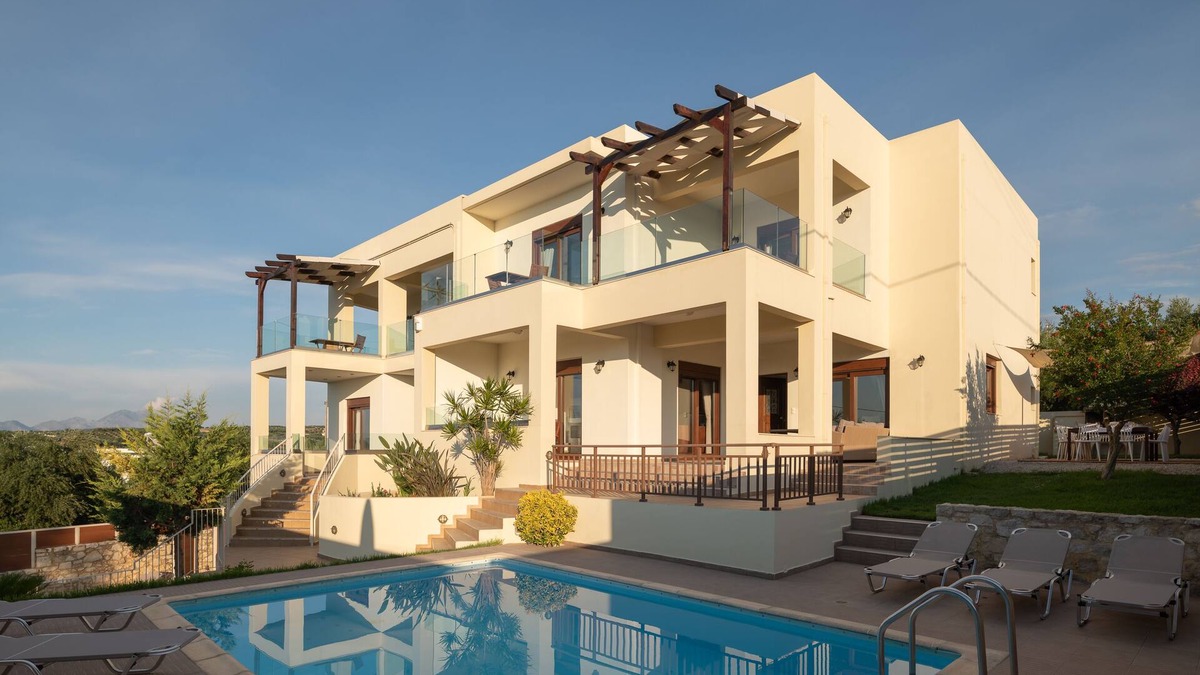 Loutra Villa | Family Villa Rousa, w/Pool, BBQ and kids playground only 6.8 km to the beach!