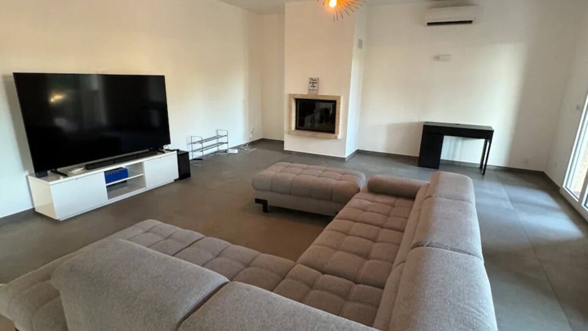 Valergues Villa | Family villa with pool, air-conditioning & independent studio.