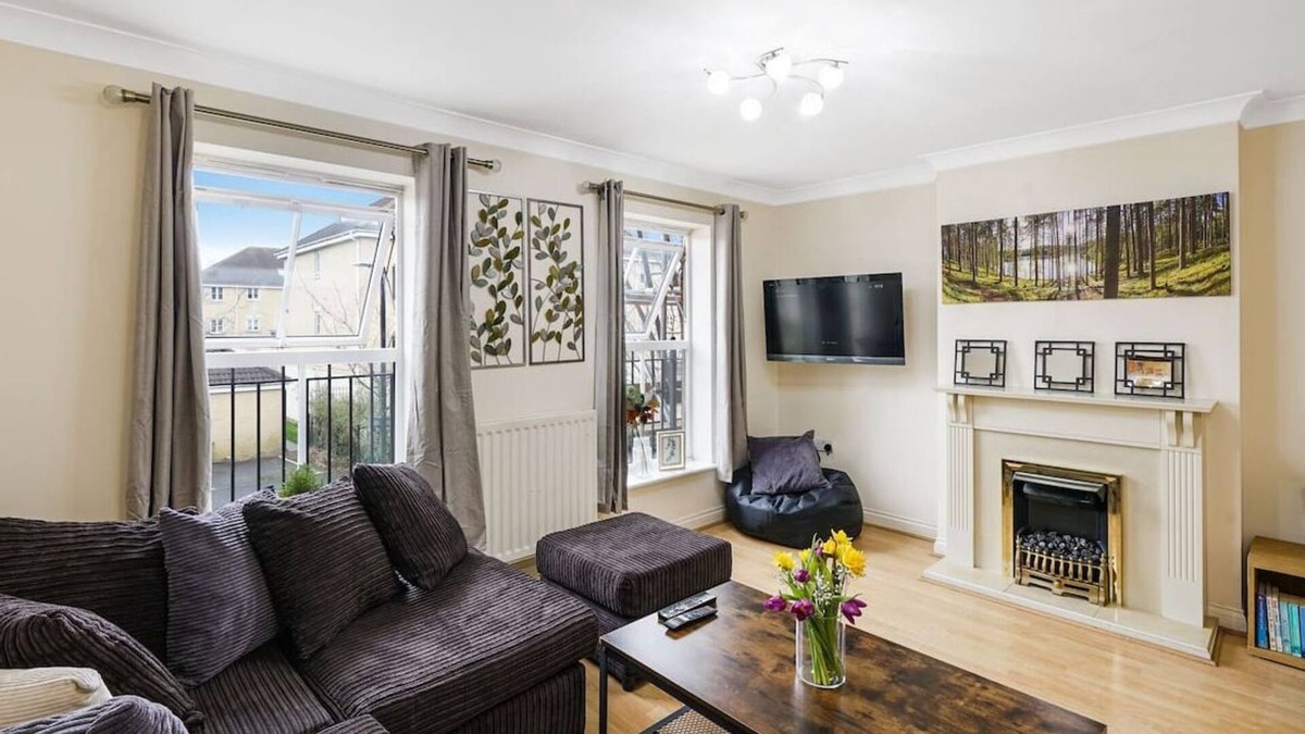 Langley Marish House | Family & Work stays w/2x Ensuite & Prv Parking 1+