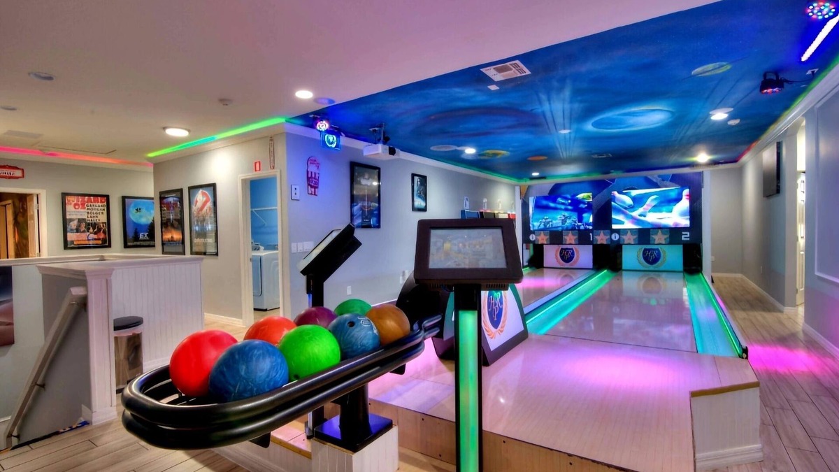 Loughman House | Famous Bowling House sleeps 36 FREE early check in/late check out WHEN available