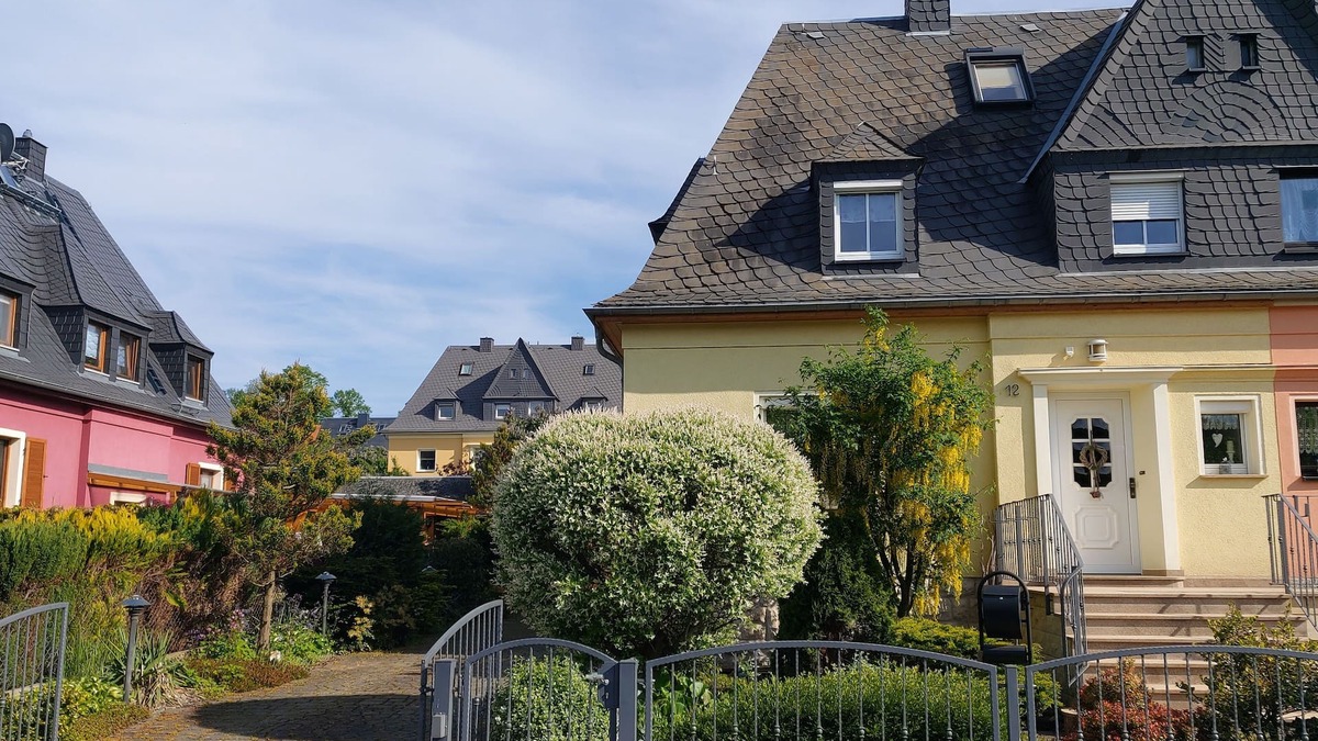 Berggiesshubel House | Fantastic vacation home with garden, terrace, playground & e-charging station