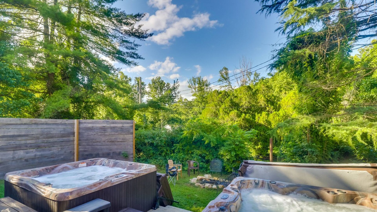 Spottswood House | Fancy Hill Estate w/ Hot Tubs & Waterfront View!
