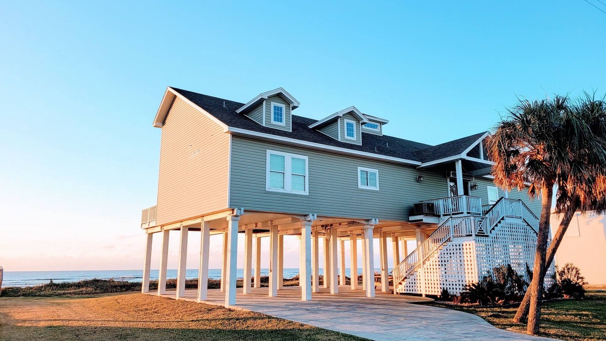 Indian Beach House | FantaSea House, Beachfront 6 Bedroom Beauty Sleeps 20
