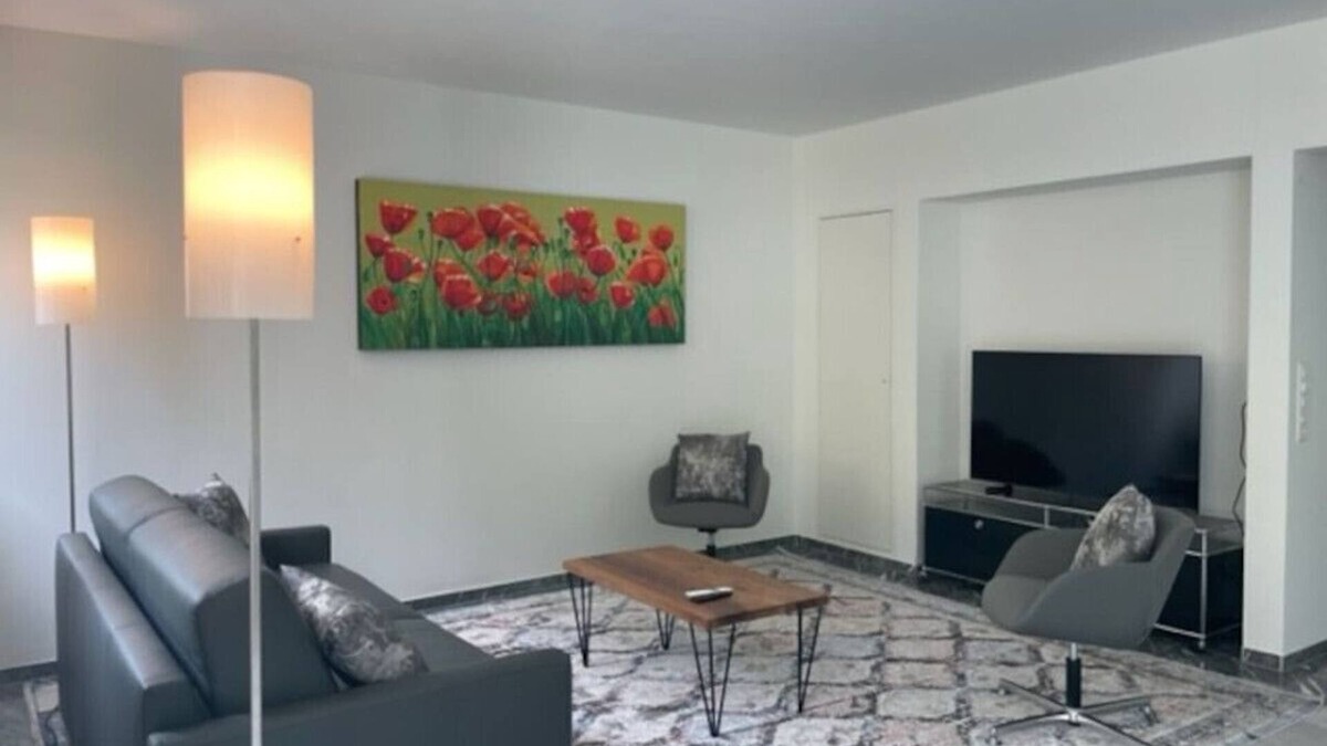 Fluntern Apartment | Fantastic 2 BD flat: quite, sunny, central (Duke1)