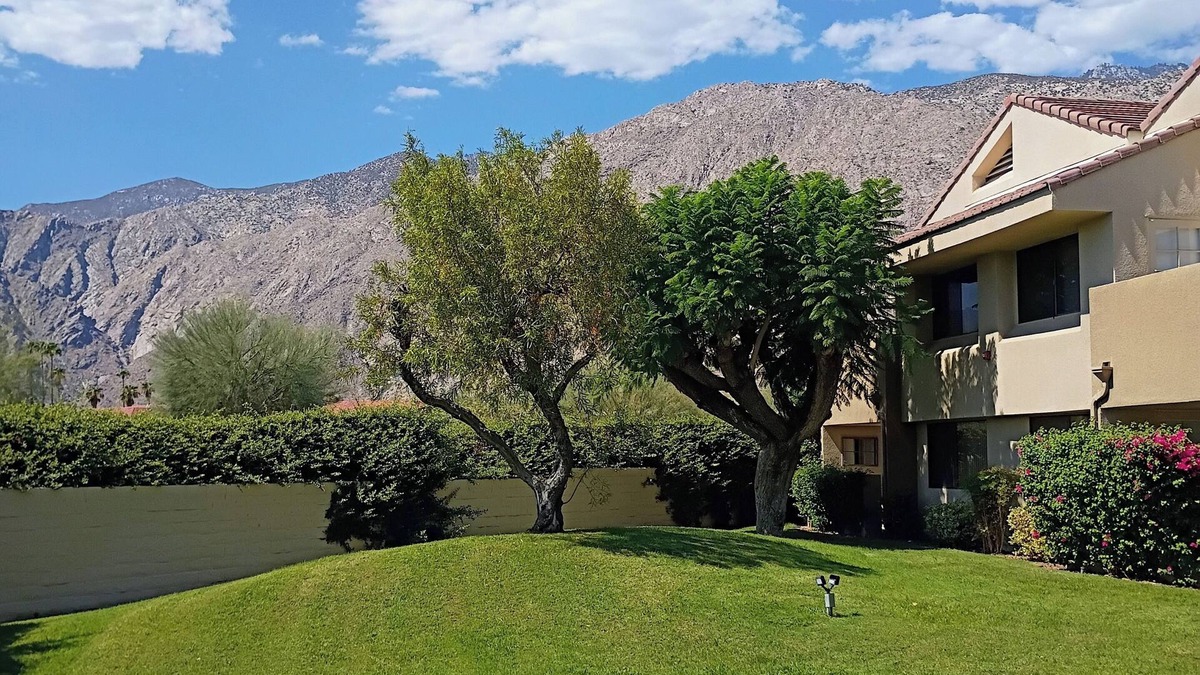 The Morrison Condo | Fantastic 2-bedroom with AC in Palm Springs. Walk everywhere, Casino next door.