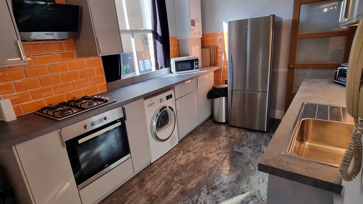 Tulse Hill Apartment | Fantastic 2 bedroom flat - 20 mins to centre of London