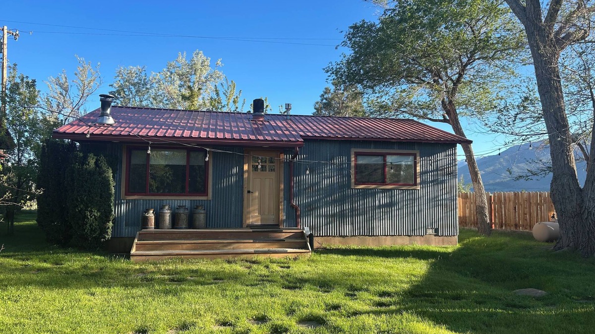 Gardnerville Cottage | Fantastic 2-bedroom cottage in Gardnerville,NV. Just 20 minutes from Lake Tahoe.