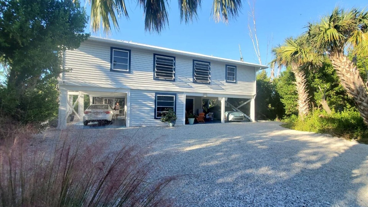 Sanibel House | Fantastic 3-bedroom beach house-Sanibel-monthly rentals only-between January>May