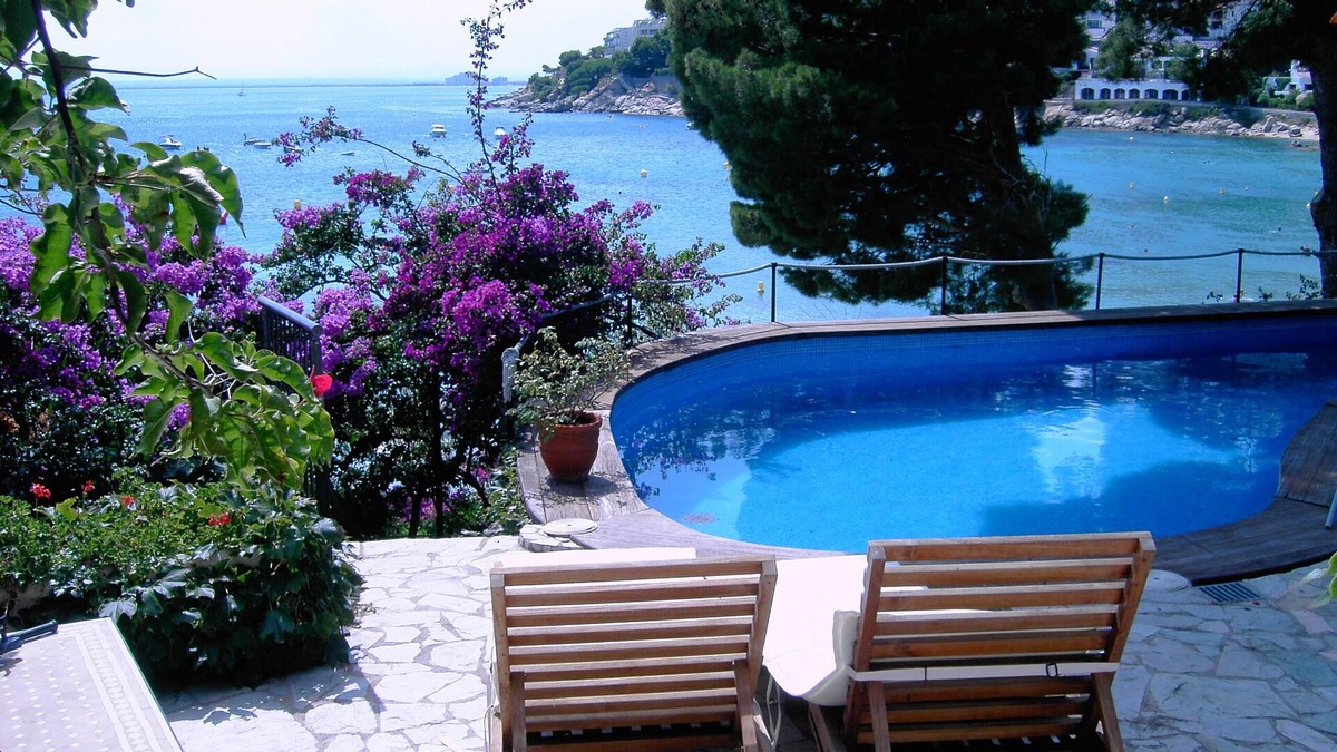 Almadraba-Canyelles House | Fantastic Apartment First Line to the Sea