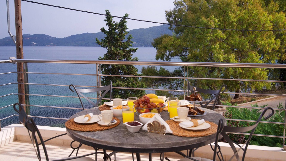 Karavomylos Apartment | Fantastic beachfront apartments in Karavomylos, Kefalonia, Chloe Apartment