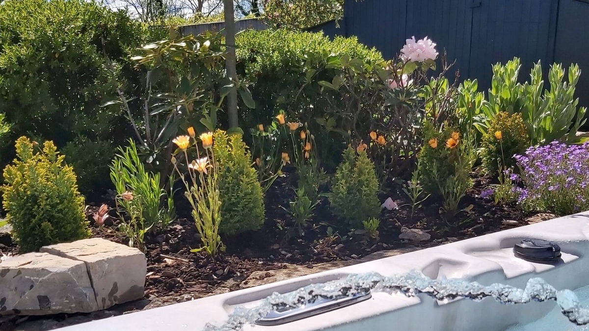 Compton Dundon Cottage | Fantastic Country House with a hot tub + splash pool + games in private grounds.