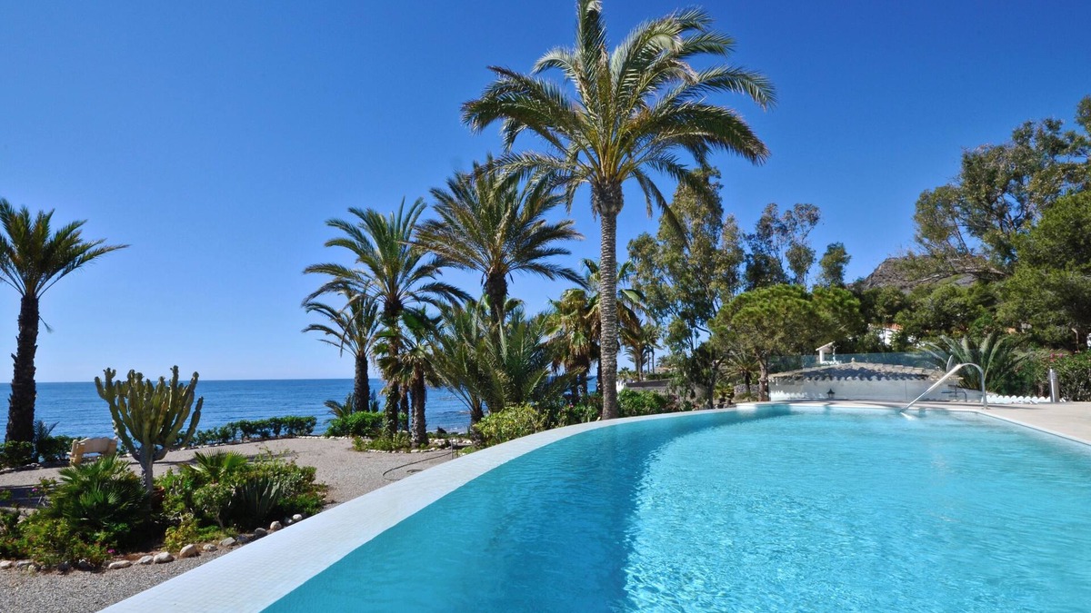Cala Panizo House | Fantastic finca right by the sea with infinity pool