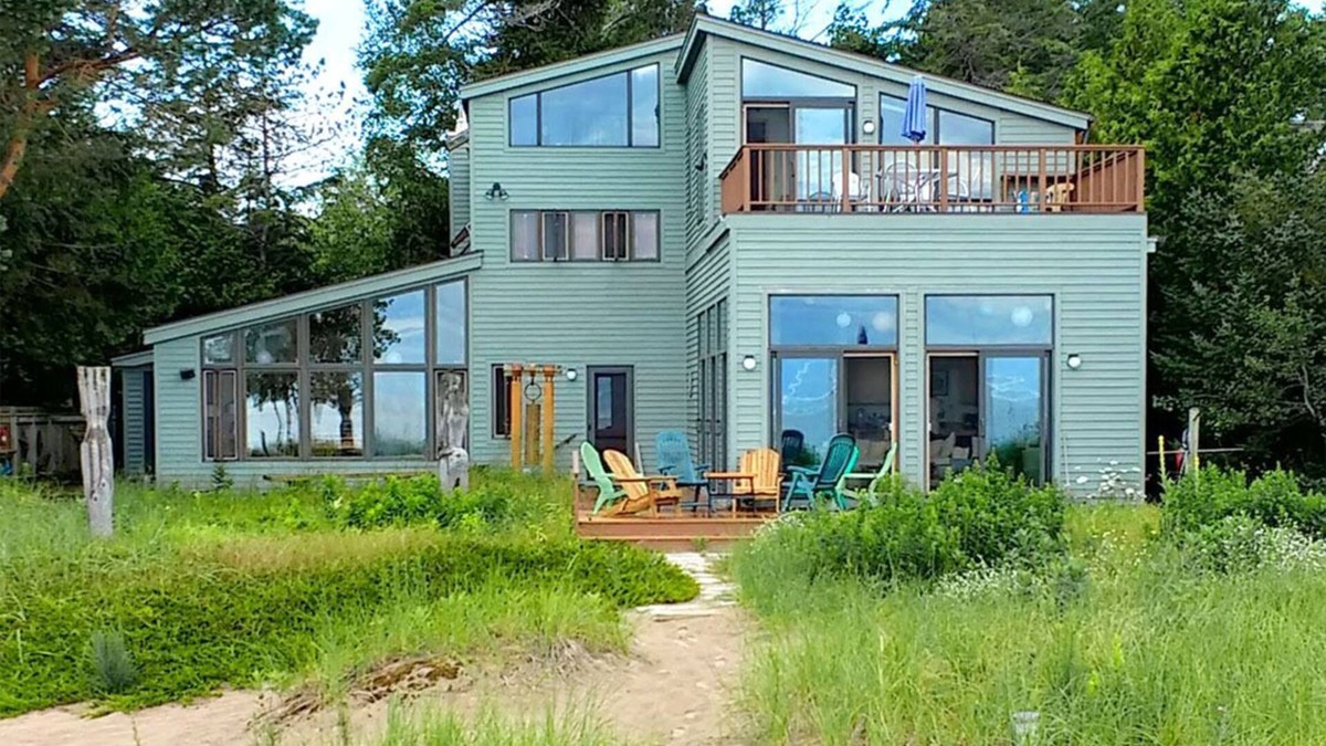 Sturgeon Bay House | Fantastic Family Lake House on Sand Beach