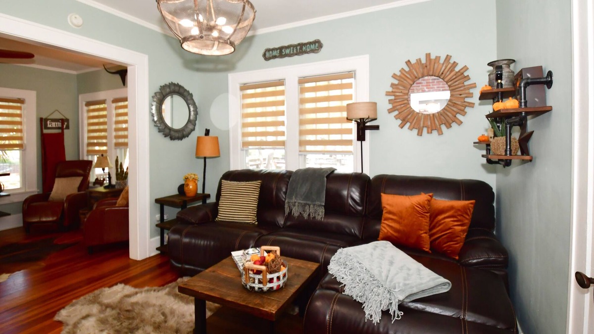 Historic Old Northeast House | Fantastic Farmhouse Cottage.Best kept secret in St Pete 7 Min walk to beach