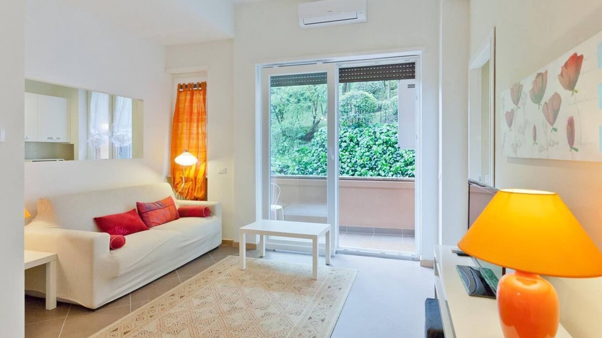 Monti Apartment | Fantastic fully renovated apartment located between the famous Baths of Caracalla, Circus .