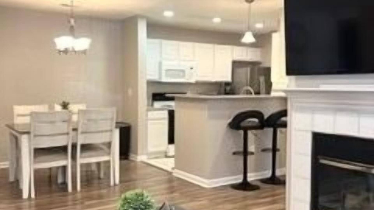 Strongsville Condo | Fantastic get away in Strongsville!