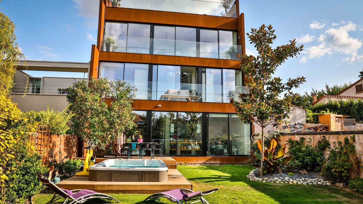 Issy-les-Moulineaux House | Fantastic House & Gardens - 360 ° view over Paris