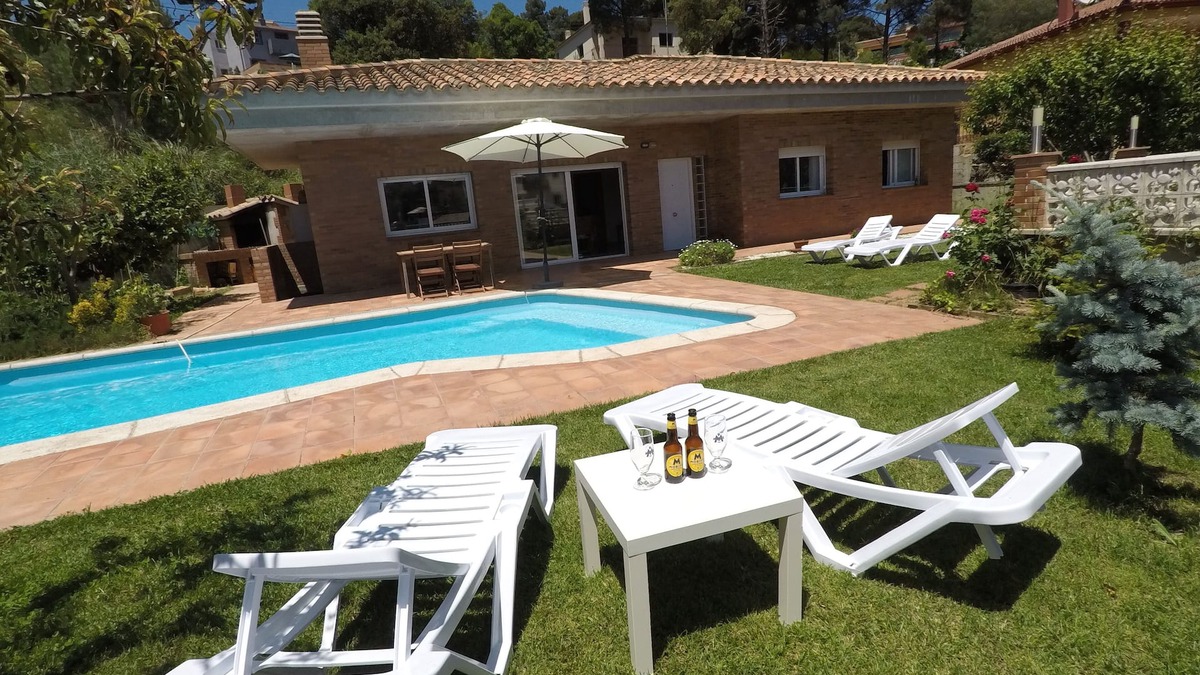 Vidreres Ski Chalet | Fantastic House with Private Pool in Lloret de Mar