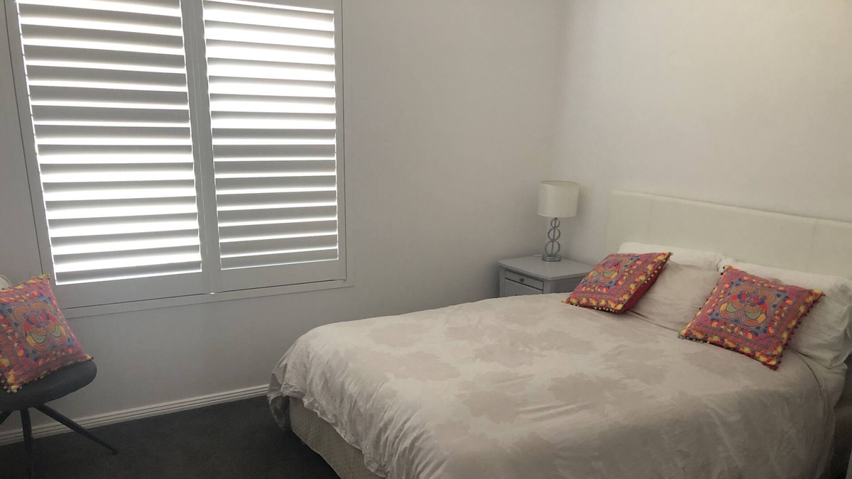 Eleebana House | Fantastic lake views/sunsets.. huge swim spa..parking 7 cars