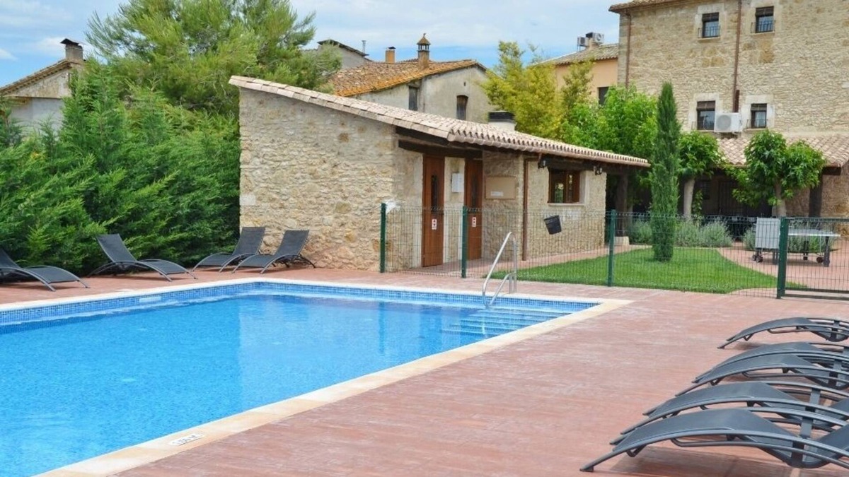 Cornella del Terri Villa | Fantastic large and lovely holiday home situated in the heart of a village