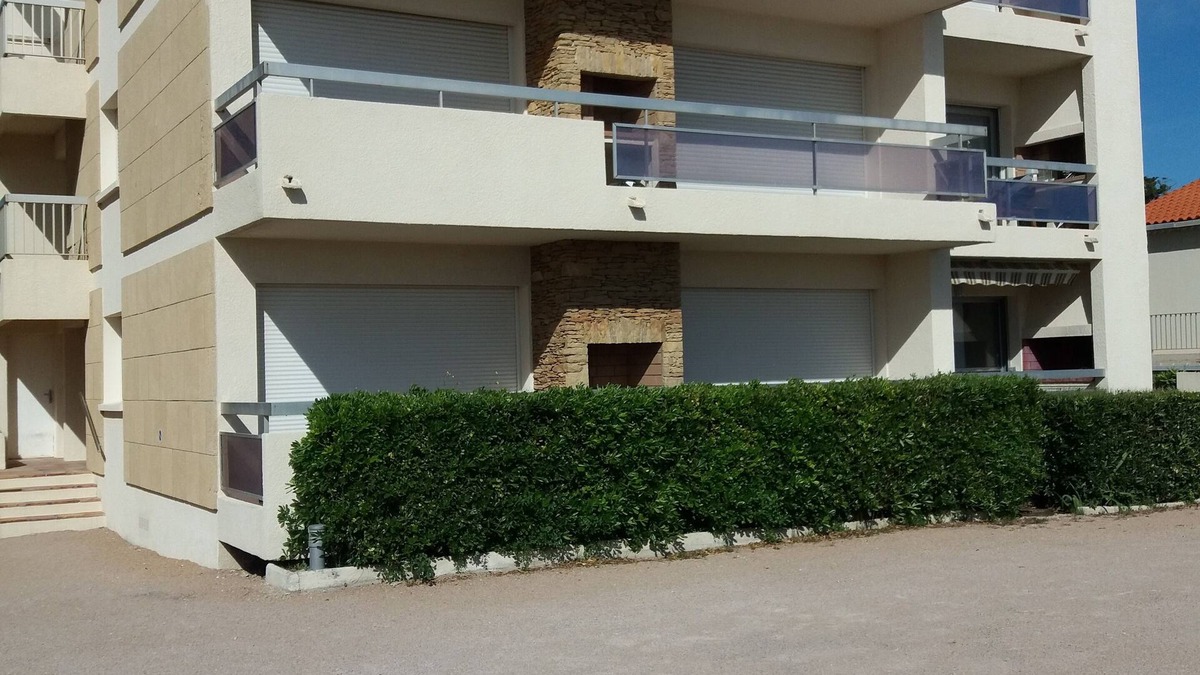 Saint-Cyr-sur-Mer Apartment | Fantastic location, just cross the road and you are on the beach !