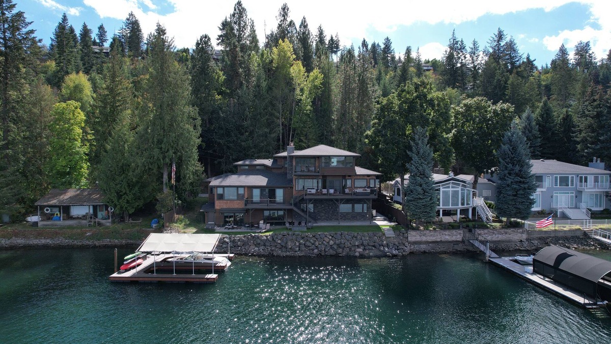 Hayden View Estates House | Fantastic Location, SW Corner of the Lake Between Country Club and Marina