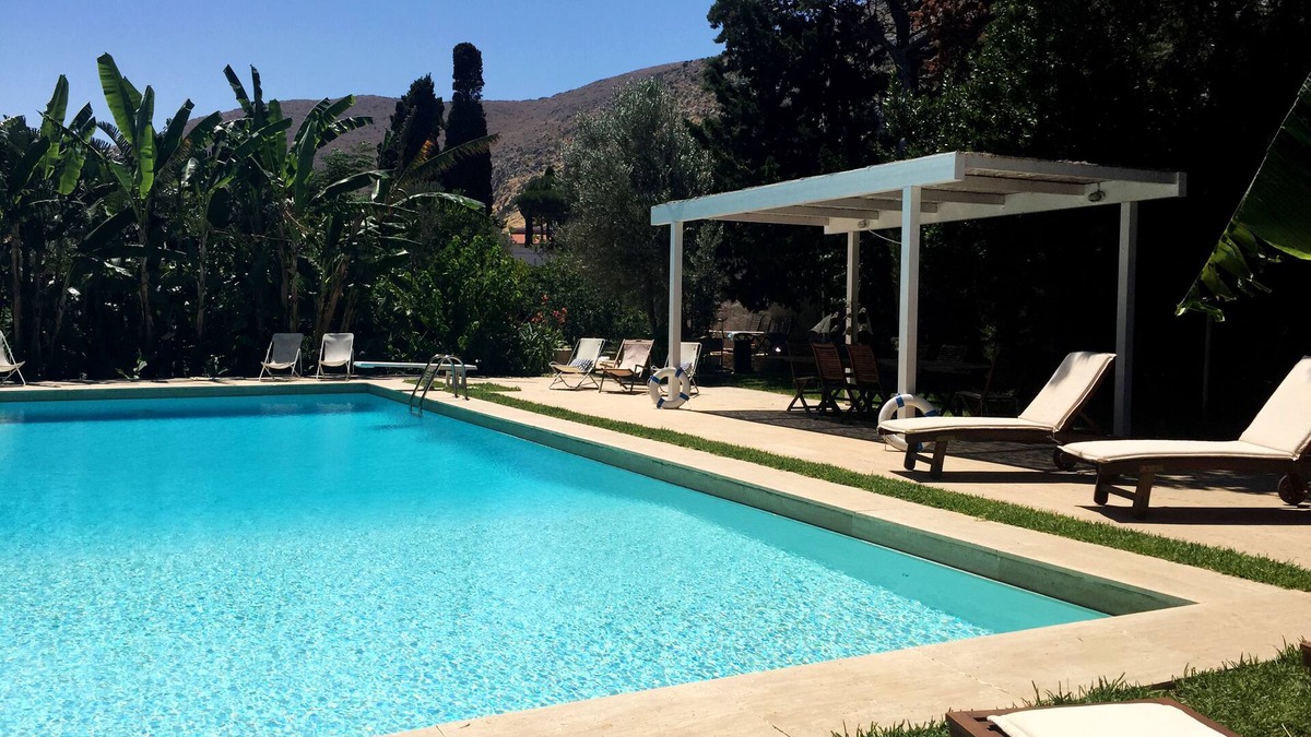 Partanna Villa | Fantastic pool surrounded by a 10,000 square meters of private garden