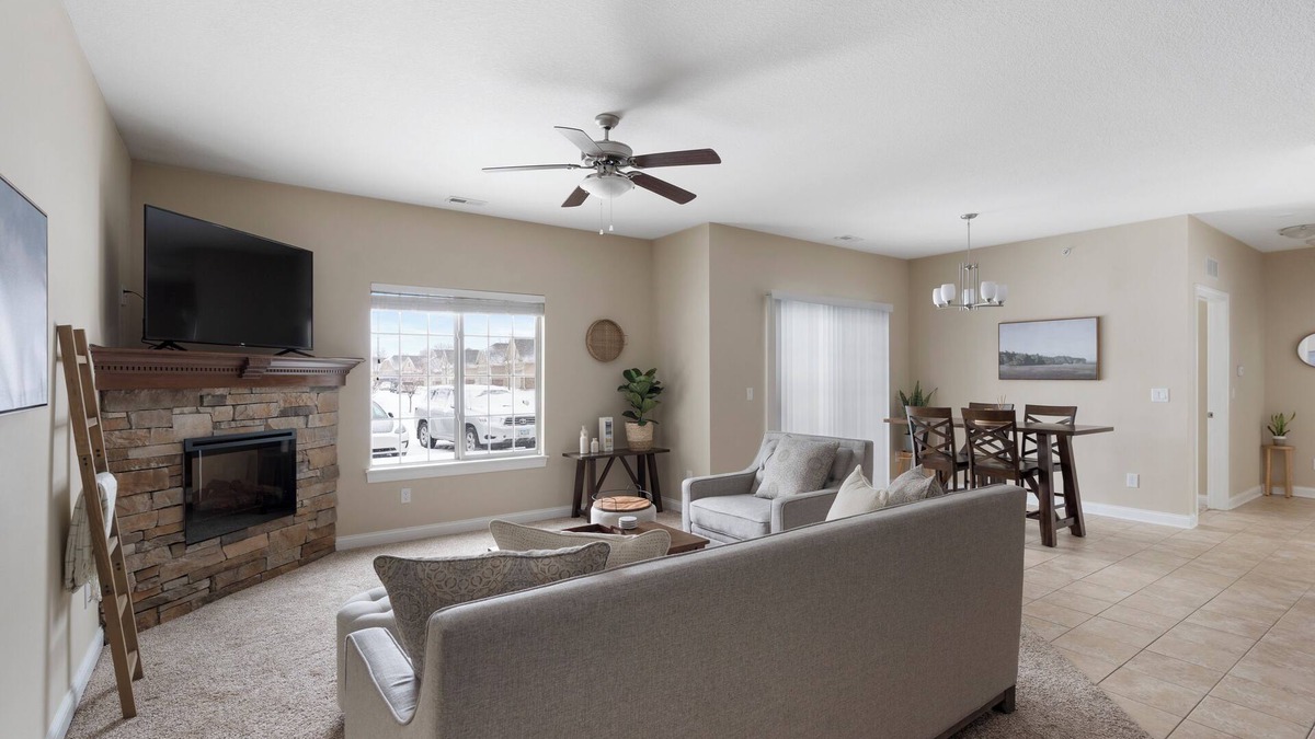 West Des Moines Condo | Fantastic Safe w/Amenities 2.5 Bath Private Garage