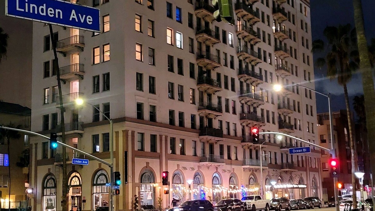 East Village Condo | Fantastic sea view apartment in historic building with free parking