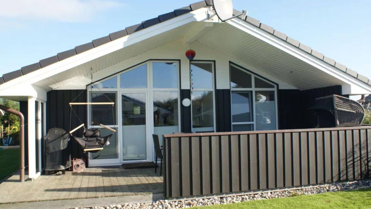 Wesselburenerkoog House | Fantastic vacation home directly behind the dike