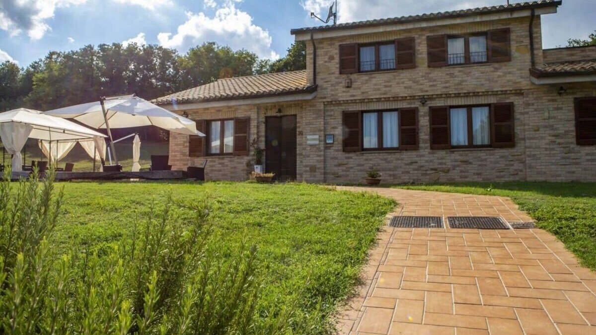 Falerone Villa | Fantastic Villa Nestled in the Middle of the Nature