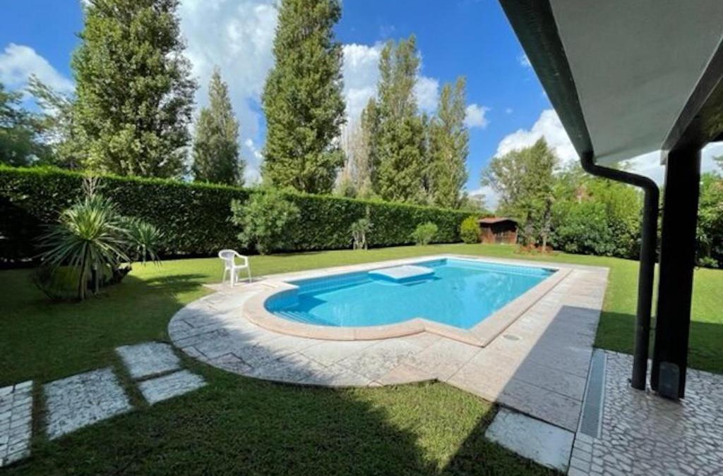 Isola Albarella Villa | Fantastic villa with pool surrounded by nature