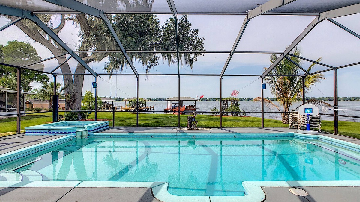 Winter Haven House | Fantastic Water Front Home on the Chain of Lakes