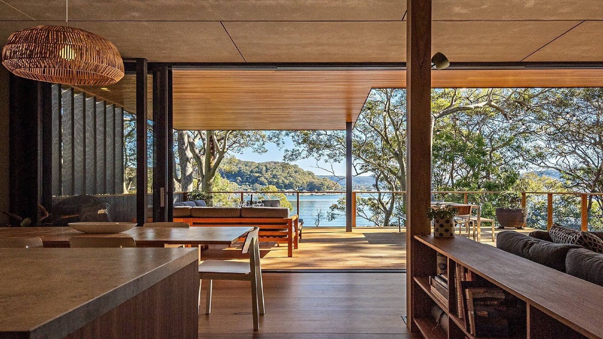 Pretty Beach House | Fantastic Waterfront Beach House by HolidayCo.