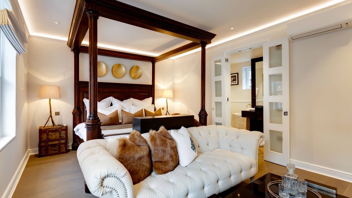 Chelsea House | Fantastic wide home in the heart of Chelsea
