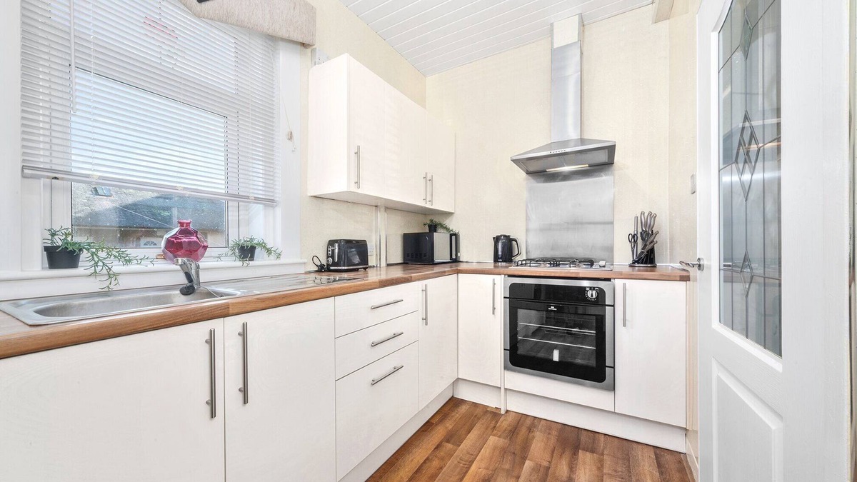 Hamilton Apartment | Fantastically positioned ground floor apartment in centre of Hamilton