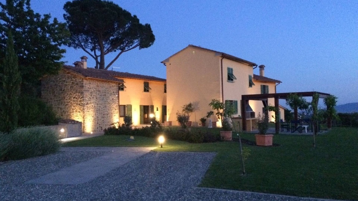 Pescia Villa | Farfalla di Toscana: privacy, pool, amazing views