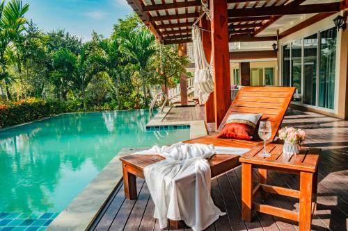 Chom Thong Hotel | Farinda Resort & Pool Villa