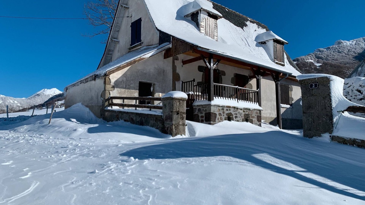 Mandailles-Saint-Julien House | Farm Cottage at Puy Mary