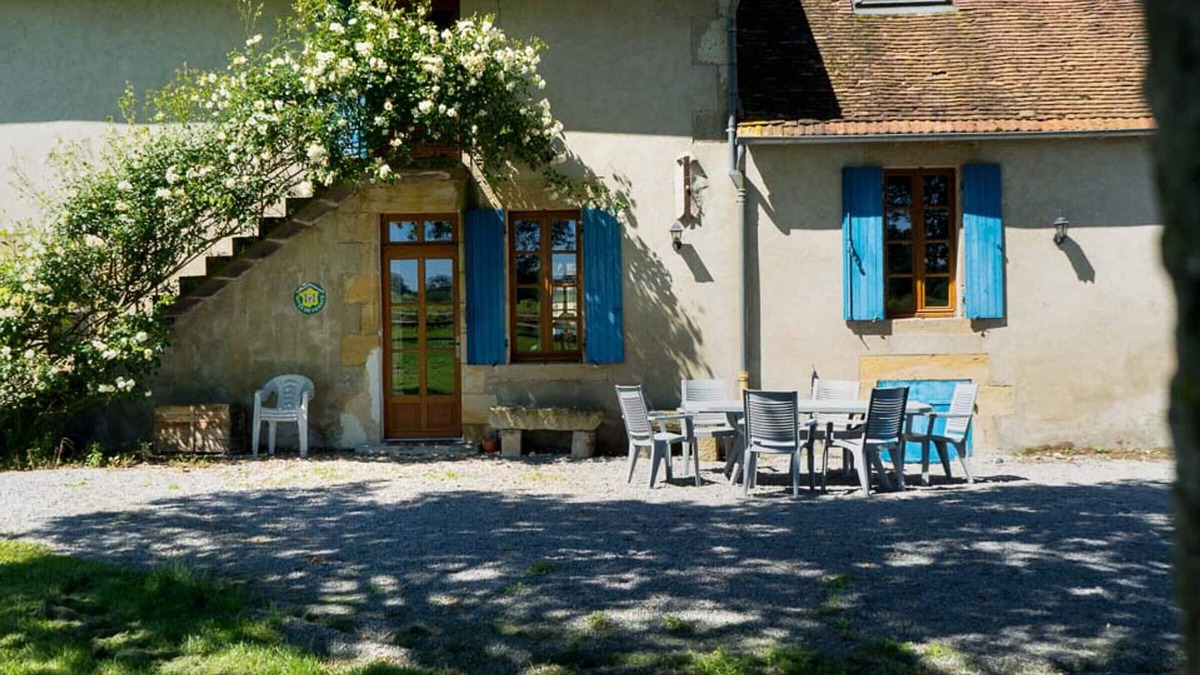 Souvigny Cottage | Farm Cottage with Pool and Wifi in Souvigny