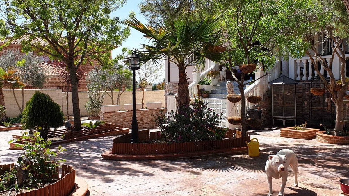 Numancia de la Sagra Villa | farm cross