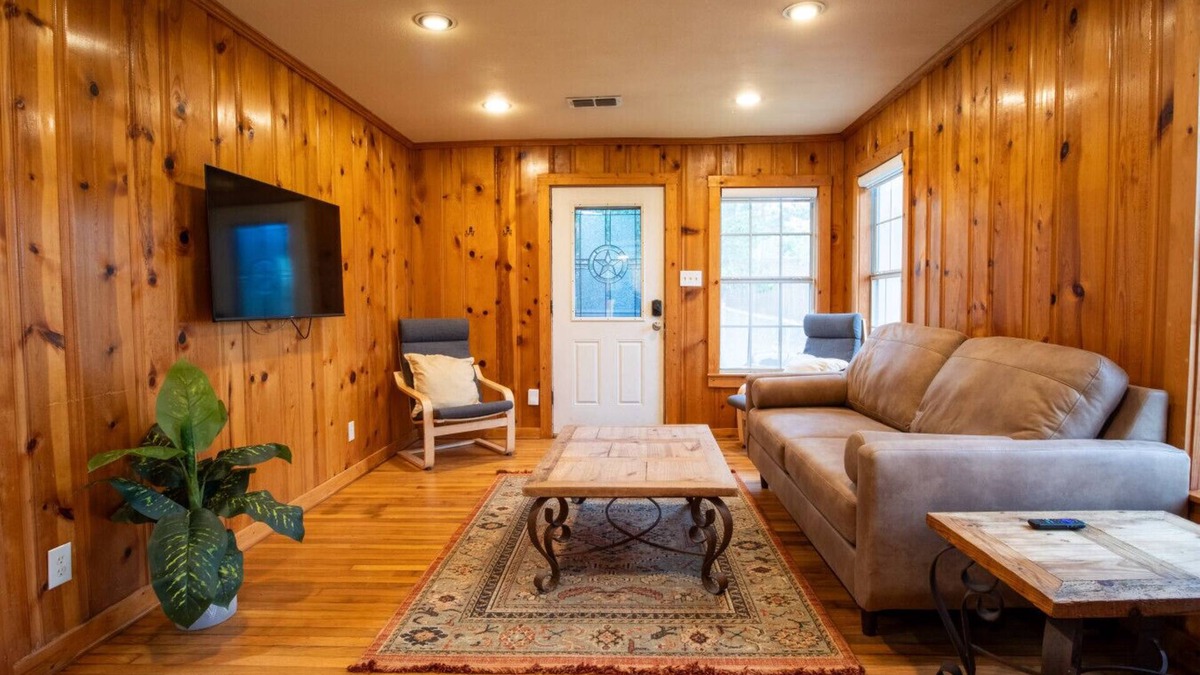 Fort Worth House | Farm House 15 mins from FWTX - Pets Welcome