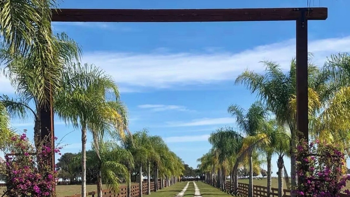 Lorida House | Farm House near Sebring International Race Track