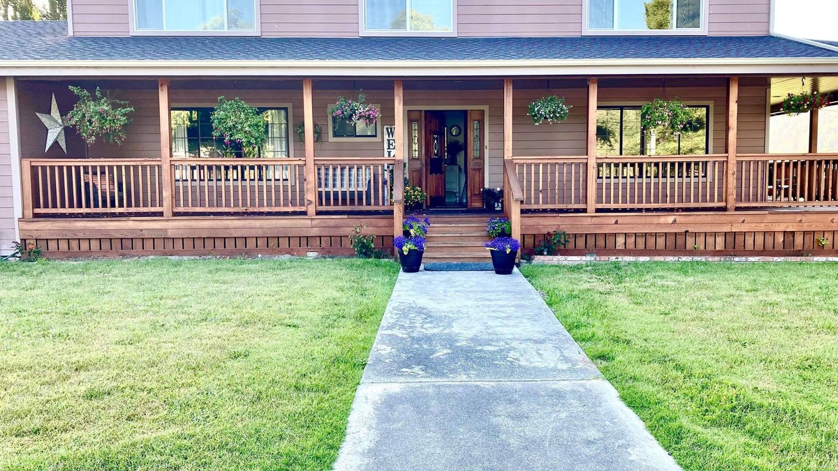 Klamath House | FARM HOUSE ON ACREAGE IN THE REDWOODS