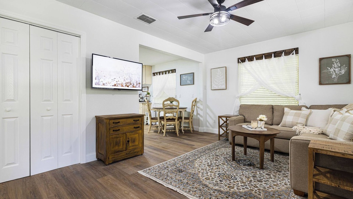 Alva House | Farm-ish Getaway 2-bedroom house in tranquil Alva surrounded by nature!