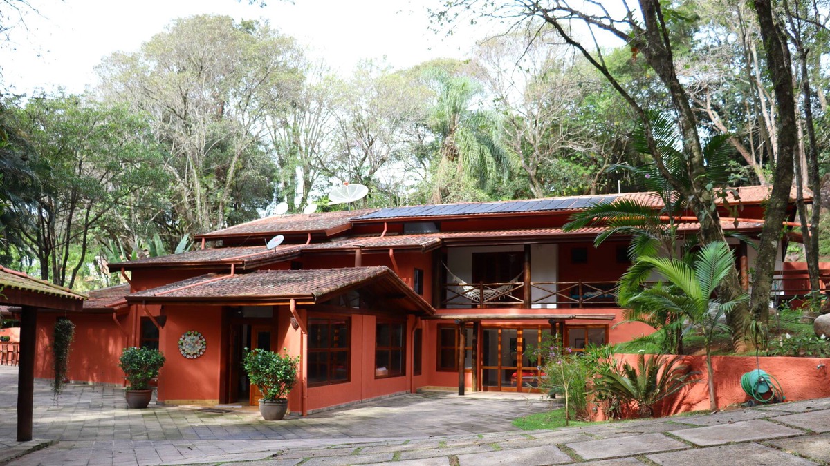 Jundiai House | Farm overlooking a private forest