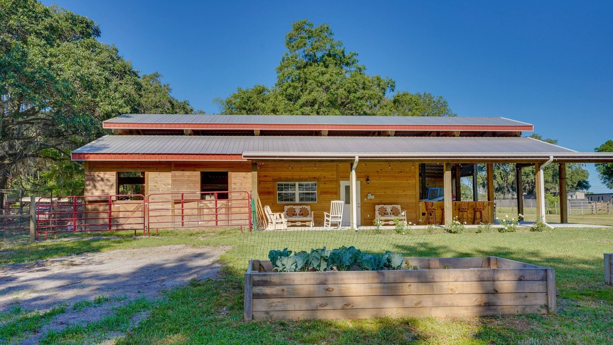 Lakeland Apartment | Farm Stay: Modern Barndominium in Lakeland!