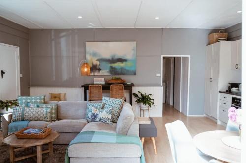 Middleton House | Farm Stay & Private Beach at Pear Tree Cottage